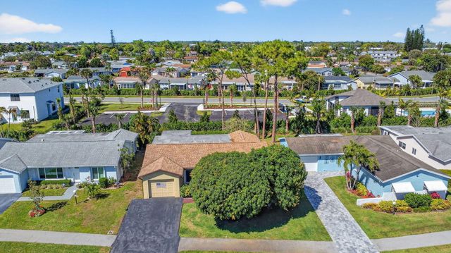 7352 Pine Forest Circle, Lake Worth, FL 33467