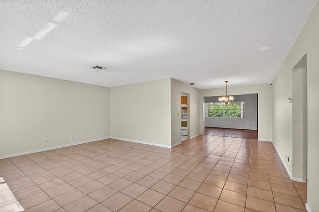 7352 Pine Forest Circle, Lake Worth, FL 33467