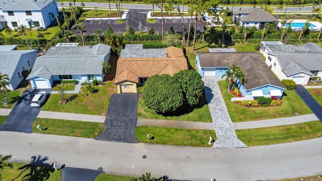 7352 Pine Forest Circle, Lake Worth, FL 33467