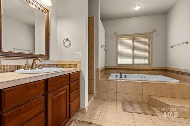2491 W Maracay Dr, Meridian, ID 83646