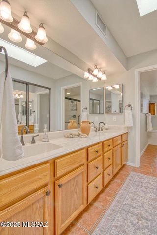 1223 E Camino Diestro, Oro Valley, AZ 85704