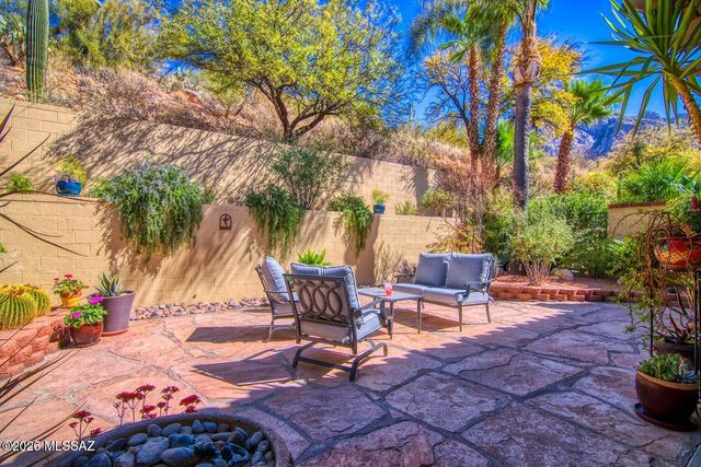1223 E Camino Diestro, Oro Valley, AZ 85704