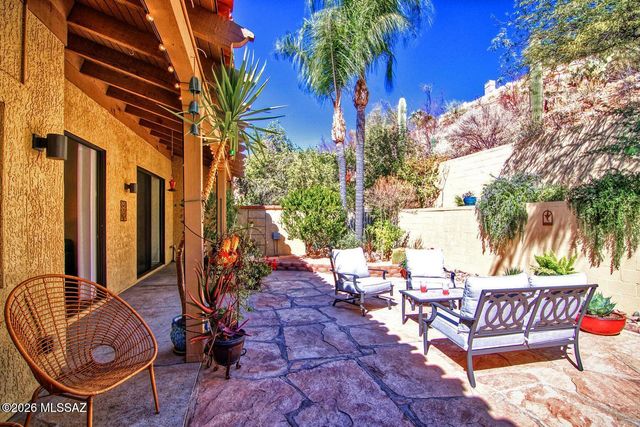 1223 E Camino Diestro, Oro Valley, AZ 85704