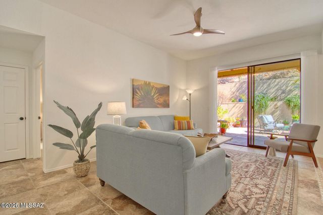 1223 E Camino Diestro, Oro Valley, AZ 85704