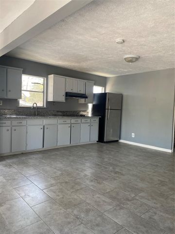 8220 Glenview Drive D, Houston, TX 77017