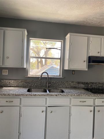 8220 Glenview Drive D, Houston, TX 77017