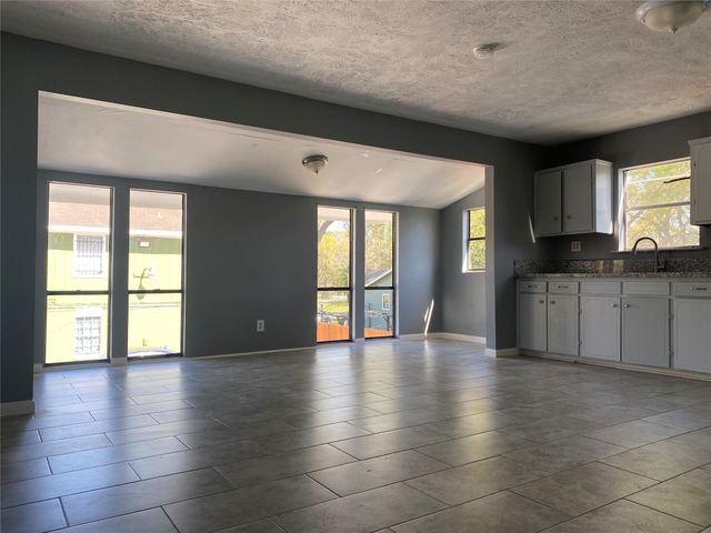 8220 Glenview Drive D, Houston, TX 77017