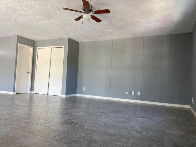 8220 Glenview Drive D, Houston, TX 77017