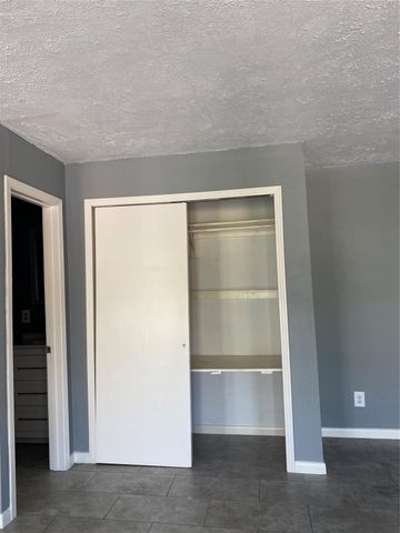 8220 Glenview Drive D, Houston, TX 77017