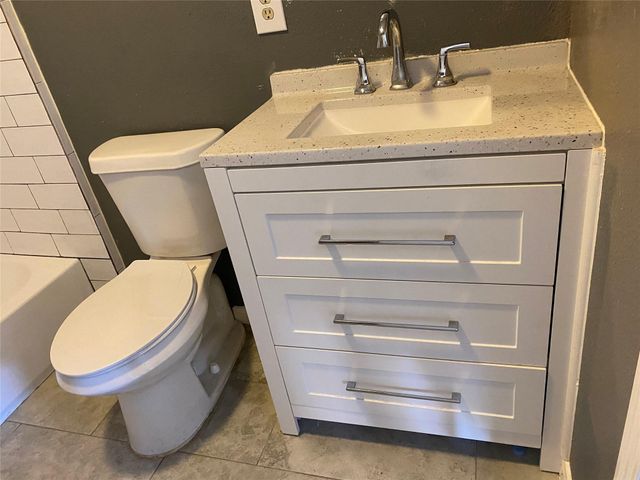 8220 Glenview Drive D, Houston, TX 77017