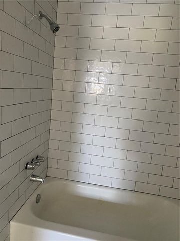 8220 Glenview Drive D, Houston, TX 77017