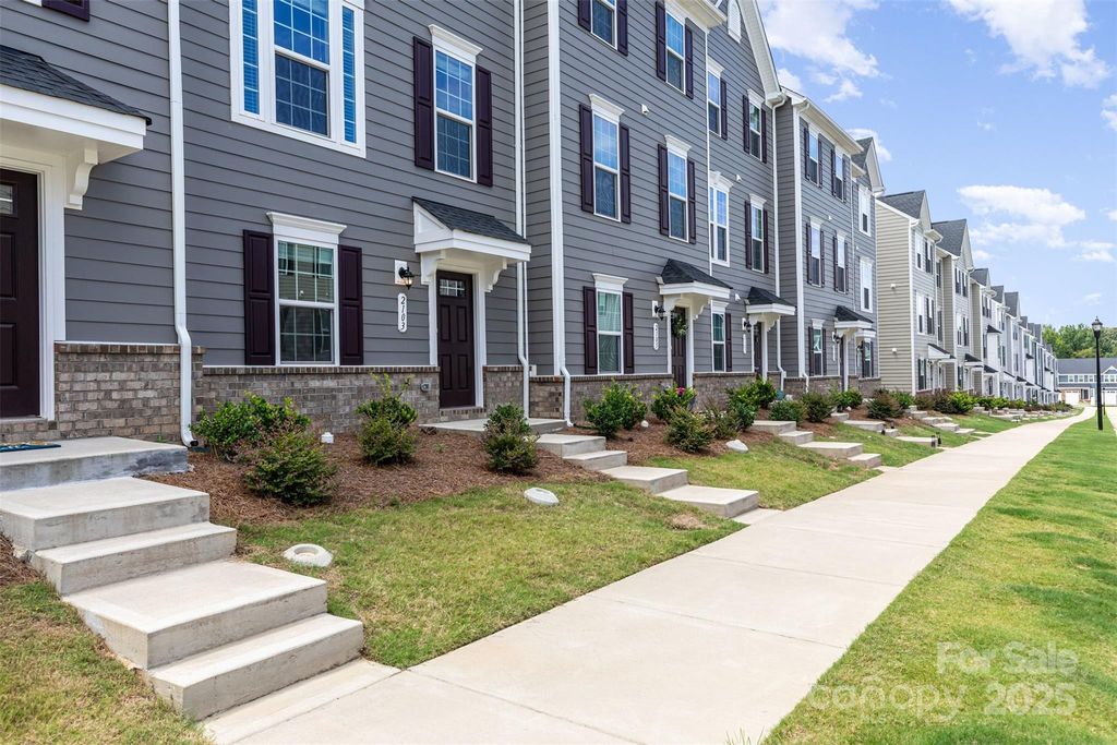 2103 Autumn Olive Lane, Matthews, NC 28104