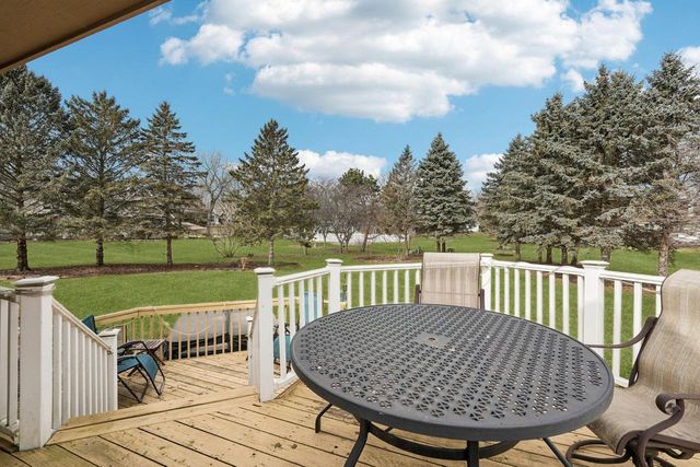 221 Crystal DRIVE, Hartland, WI 53029