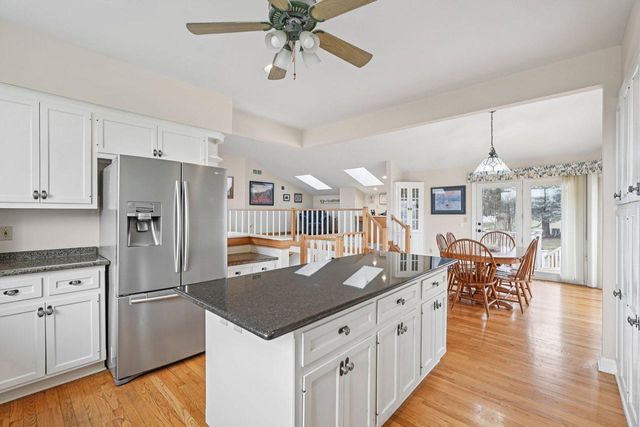 221 Crystal DRIVE, Hartland, WI 53029