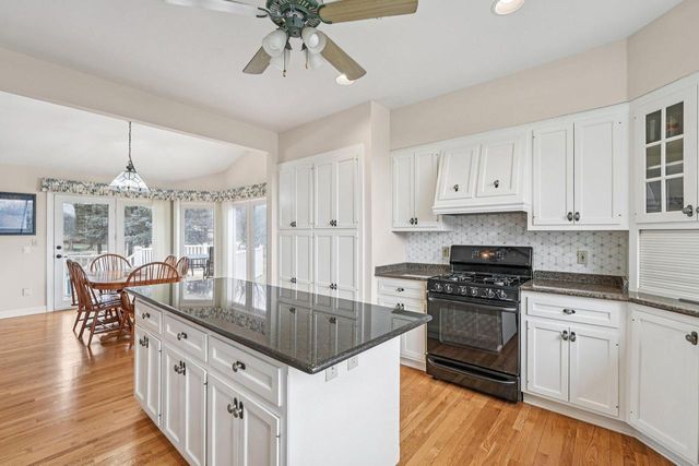 221 Crystal DRIVE, Hartland, WI 53029