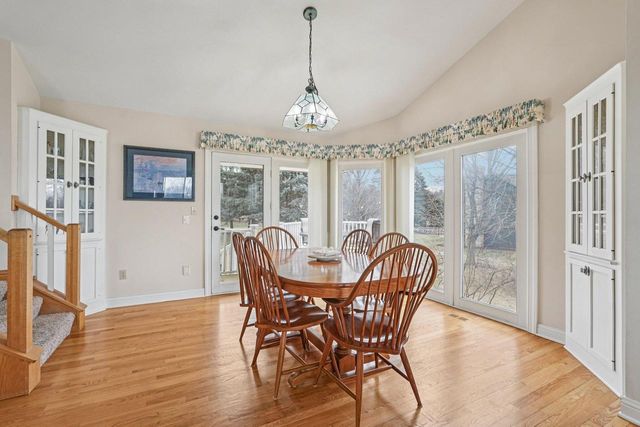 221 Crystal DRIVE, Hartland, WI 53029