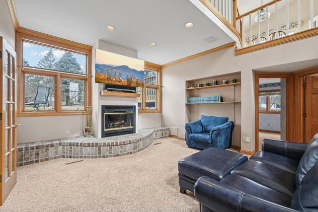 221 Crystal DRIVE, Hartland, WI 53029