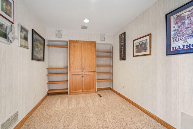 221 Crystal DRIVE, Hartland, WI 53029