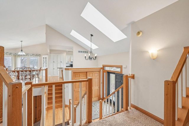 221 Crystal DRIVE, Hartland, WI 53029