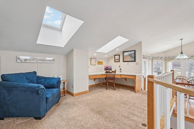 221 Crystal DRIVE, Hartland, WI 53029