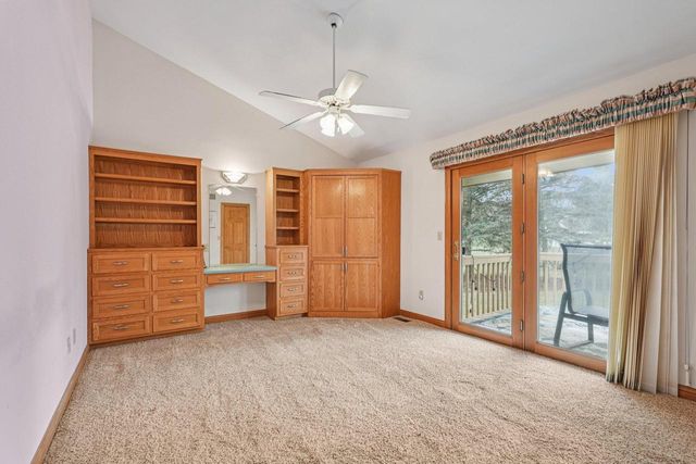 221 Crystal DRIVE, Hartland, WI 53029