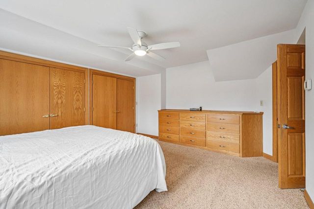 221 Crystal DRIVE, Hartland, WI 53029