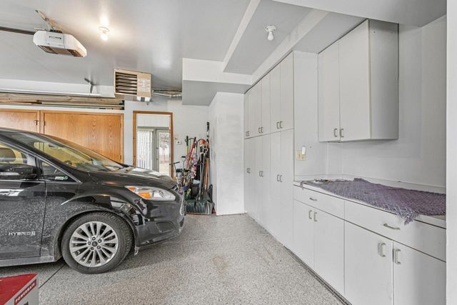 221 Crystal DRIVE, Hartland, WI 53029