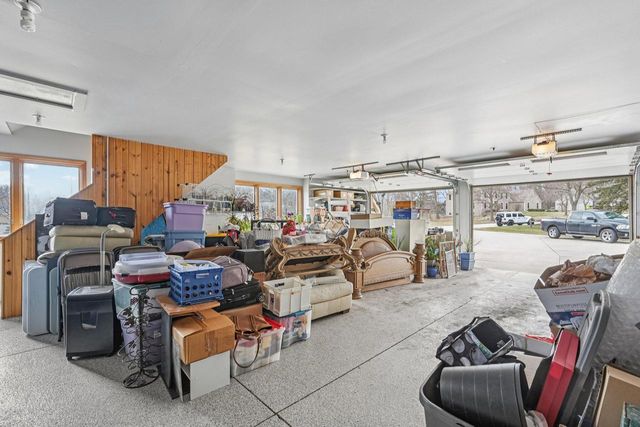 221 Crystal DRIVE, Hartland, WI 53029