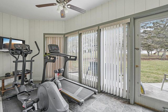 221 Crystal DRIVE, Hartland, WI 53029