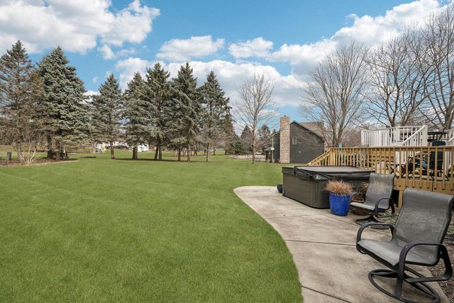 221 Crystal DRIVE, Hartland, WI 53029