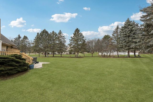 221 Crystal DRIVE, Hartland, WI 53029