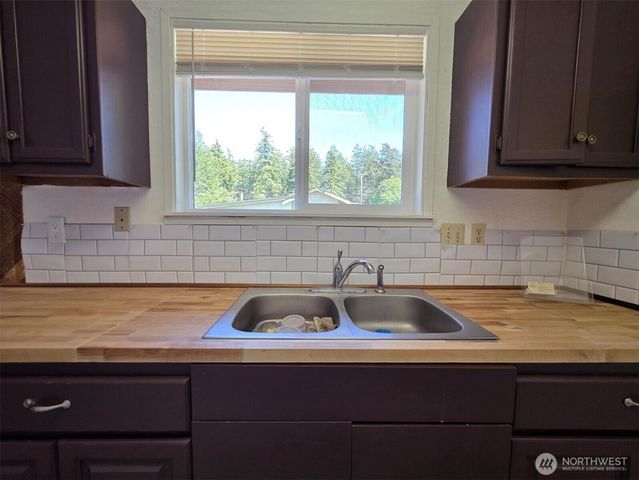 4340 Hamilton Drive, Oak Harbor, WA 98277