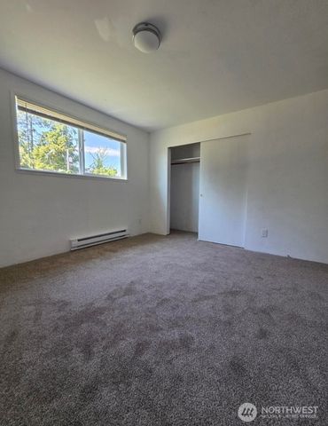 4340 Hamilton Drive, Oak Harbor, WA 98277
