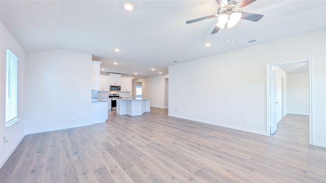 2421 Apex Avenue, Grand Prairie, TX 75052