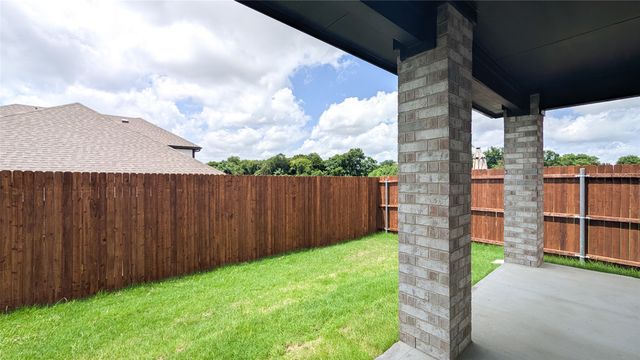 2421 Apex Avenue, Grand Prairie, TX 75052