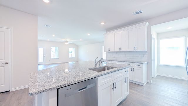 2421 Apex Avenue, Grand Prairie, TX 75052