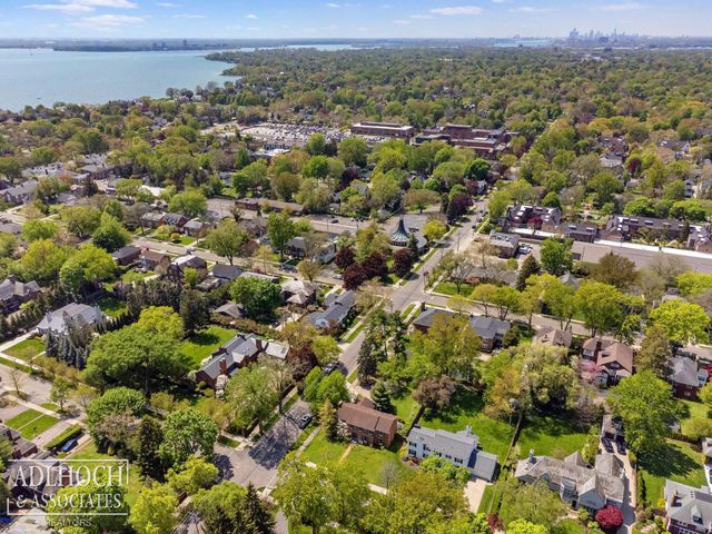 393 Lakeland Street, Grosse Pointe, MI 48230
