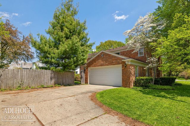 393 Lakeland Street, Grosse Pointe, MI 48230