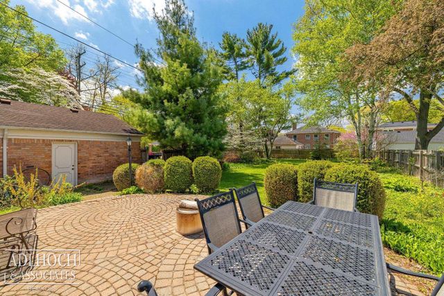 393 Lakeland Street, Grosse Pointe, MI 48230