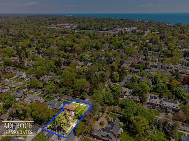 393 Lakeland Street, Grosse Pointe, MI 48230