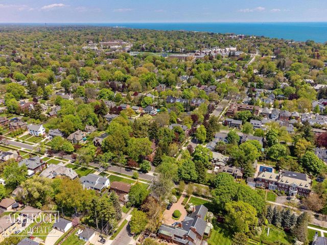393 Lakeland Street, Grosse Pointe, MI 48230