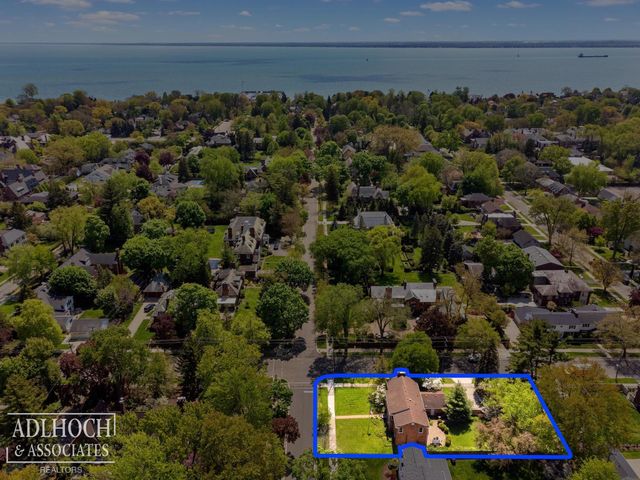 393 Lakeland Street, Grosse Pointe, MI 48230