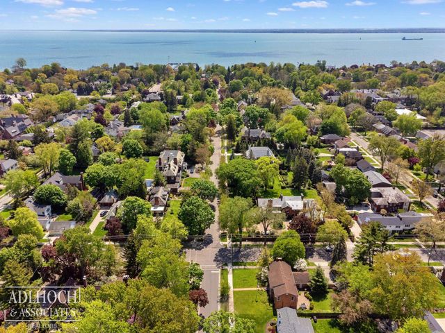 393 Lakeland Street, Grosse Pointe, MI 48230
