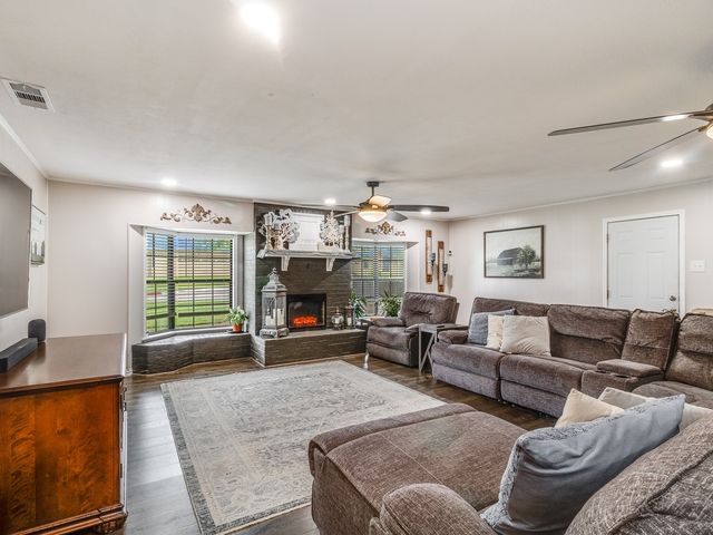 217 W Grady Street, Blooming Grove, TX 76626