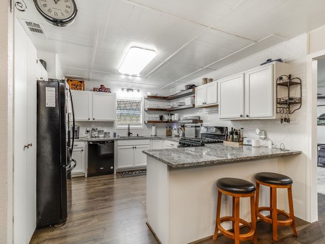 217 W Grady Street, Blooming Grove, TX 76626