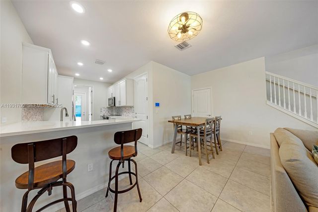 5110 Eucalyptus Dr 3, Hollywood, FL 33021