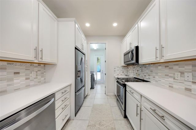 5110 Eucalyptus Dr 3, Hollywood, FL 33021