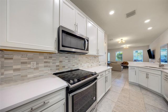 5110 Eucalyptus Dr 3, Hollywood, FL 33021