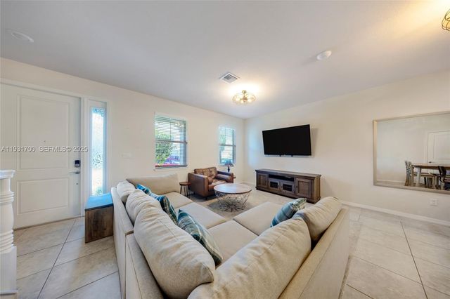 5110 Eucalyptus Dr 3, Hollywood, FL 33021