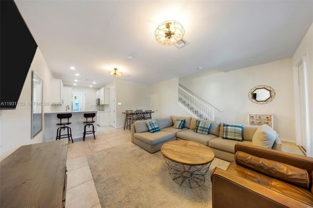 5110 Eucalyptus Dr 3, Hollywood, FL 33021